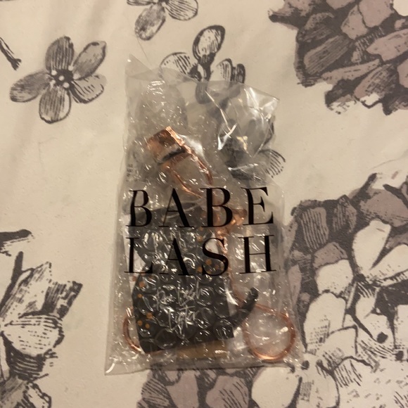 NWT eyelash curler - Picture 2 of 3